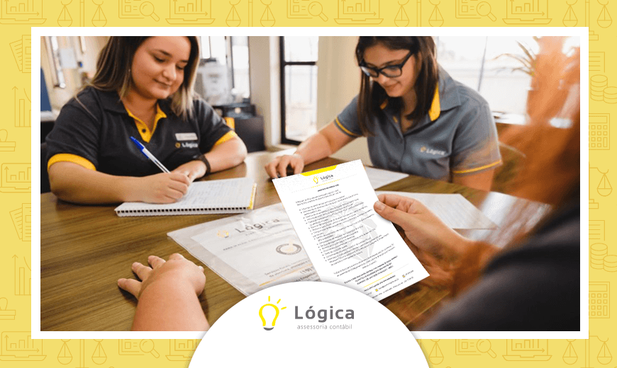 pessoas declarando o imposto de renda